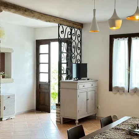 Apartment Parisi - *